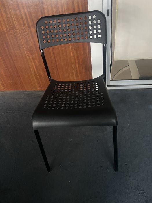 Cadeira de escritorio em metal