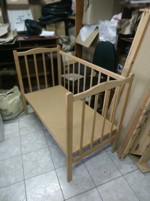 Детская бу деревянная кроватка 60 на 120 см.
