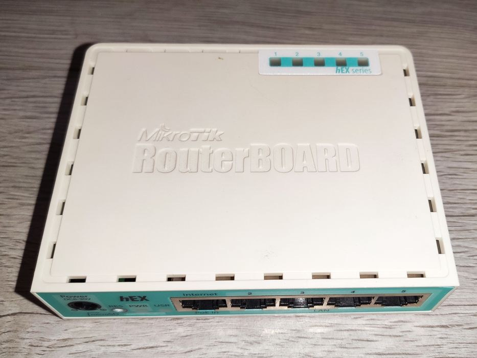 Маршрутизатор MikroTik RouterBOARD RB750GR3 hEX