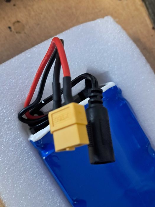 nowa bateria do roweru/hulajnogi elektrycznych. Na pewno ma 36 V