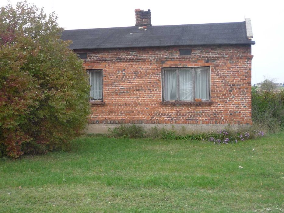 Dom z zabudowaną działką 3 tys. m kw.