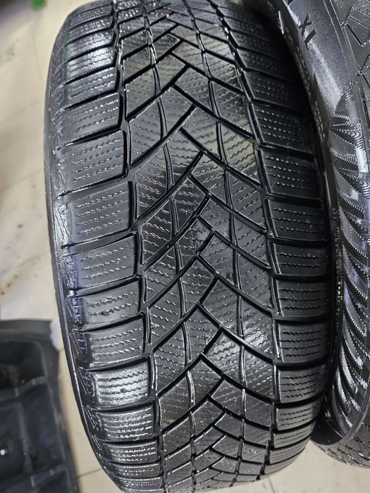 Зимняя резина 215-55-17 радиус 17 зима  поштучно
