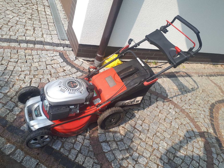 Kosiarka spalinowa konkretna z koszem