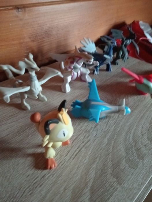 Coleção Pokémon lendários e normais
