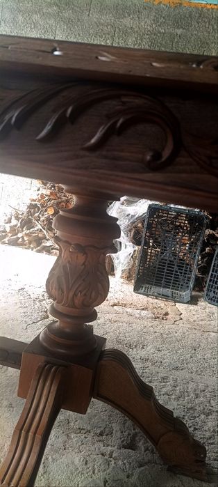 Mesa de jantar clássica com 8 cadeiras – Madeira maciça entalhada