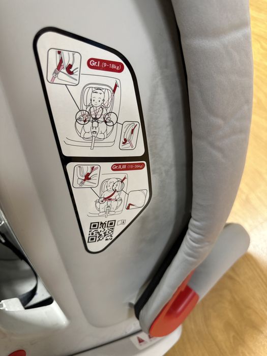 Chicco YOUniverse quase nova - Cadeira Auto