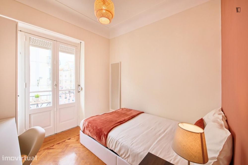 Quarto - localizado em Arroios Lisbon