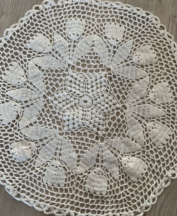 Serwetka  szydełko tulipan  40x45