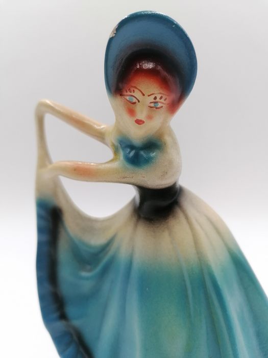 Stara ceramiczna ręcznie malowana figurka damy