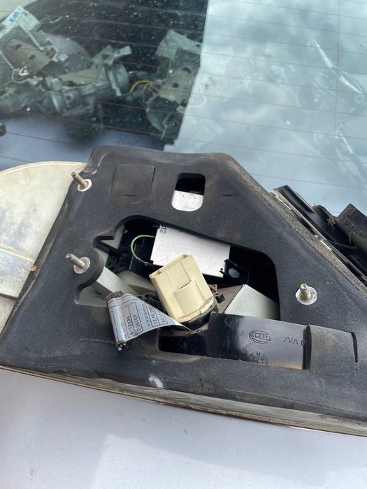 Bmw 7 e65 przed LIFT lampa lewy prawy tył w błotnik biały kierunek
