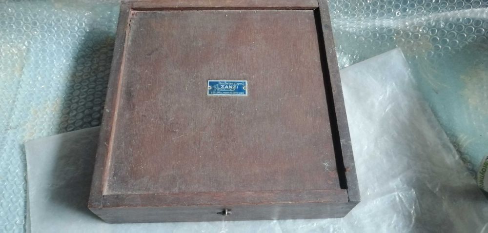 Caixas em madeira para bolas de bilhar