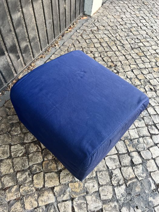 Puff azul escuro ikea