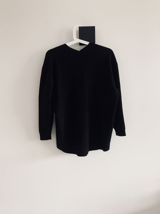 Sweter czarny dekolt V w serek Mango basic