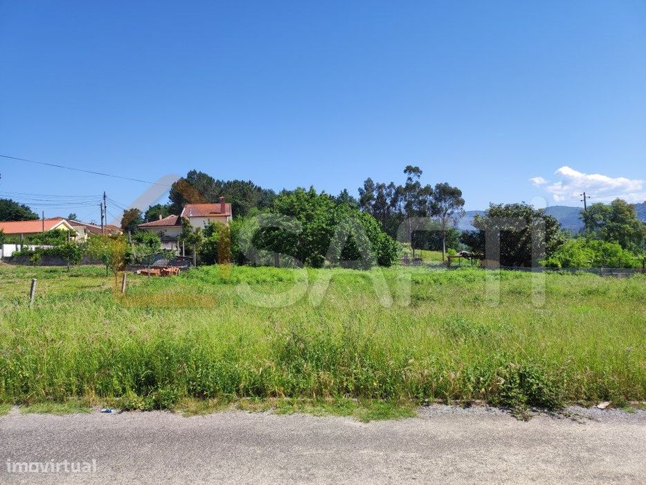 Land for Construction of 1000 M² in Pico de Regalado / Vila Verde