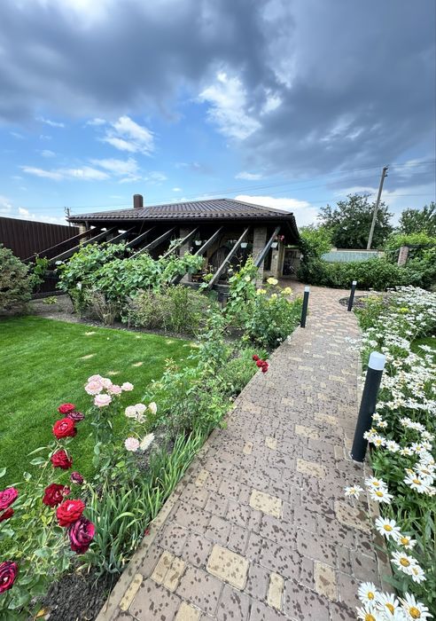 Продам добротный 2-х эт. дом 285 м2 в Обуховке, озеро Попасное, лес