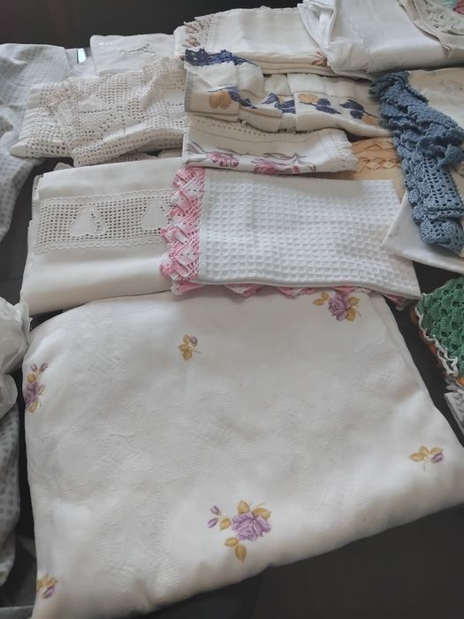 Peças bordadas, croché...