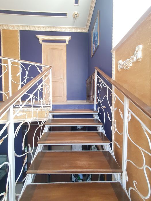 Продаётся добротный 3-х эт.дом в Константиновке для большой семьи.