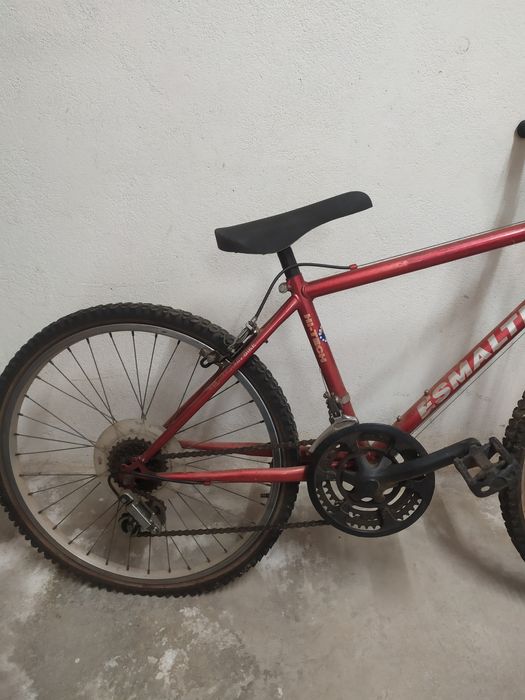 Bicicleta Usada (Vermelho)