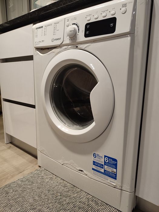 Máquina de Lavar Roupa Indesit — 8kg