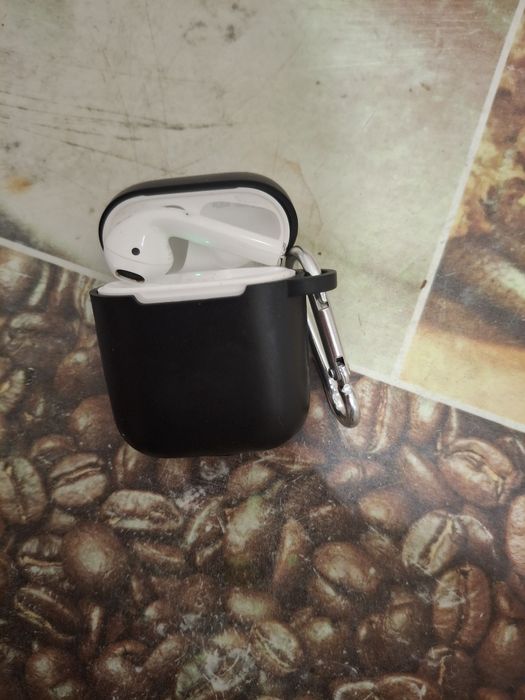 Apple AirPods 2 продам.