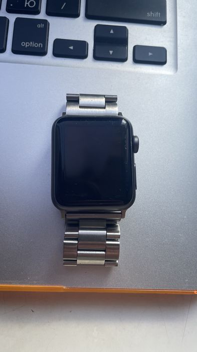 Продам Apple watch series 1 38мм на запчастини