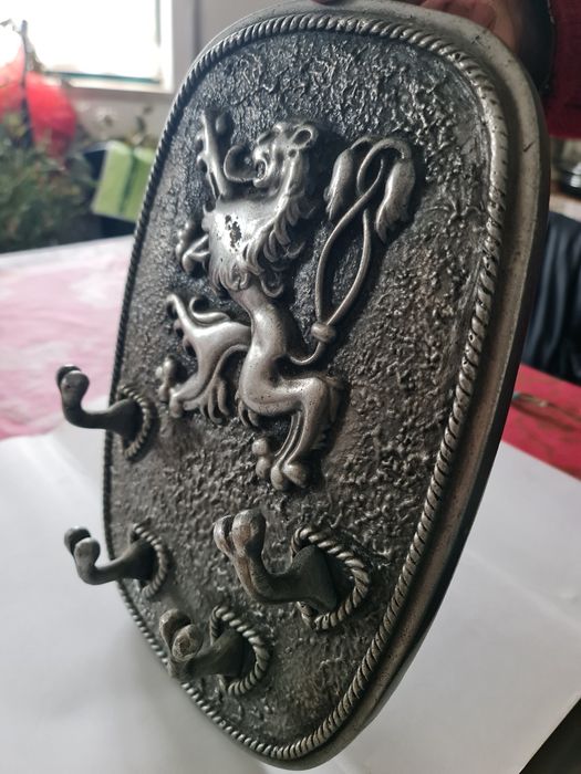 Bengaleiro de parede em estanho, com símbolo do Sporting