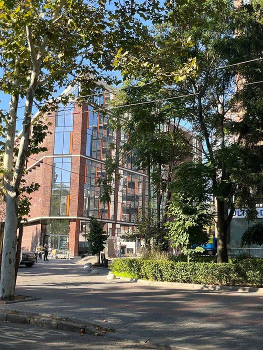 Дерби ТЦ фасад здание 7700 м +терраса, паркинг, рампа