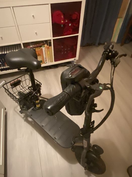 Trotinete eletrica com banco