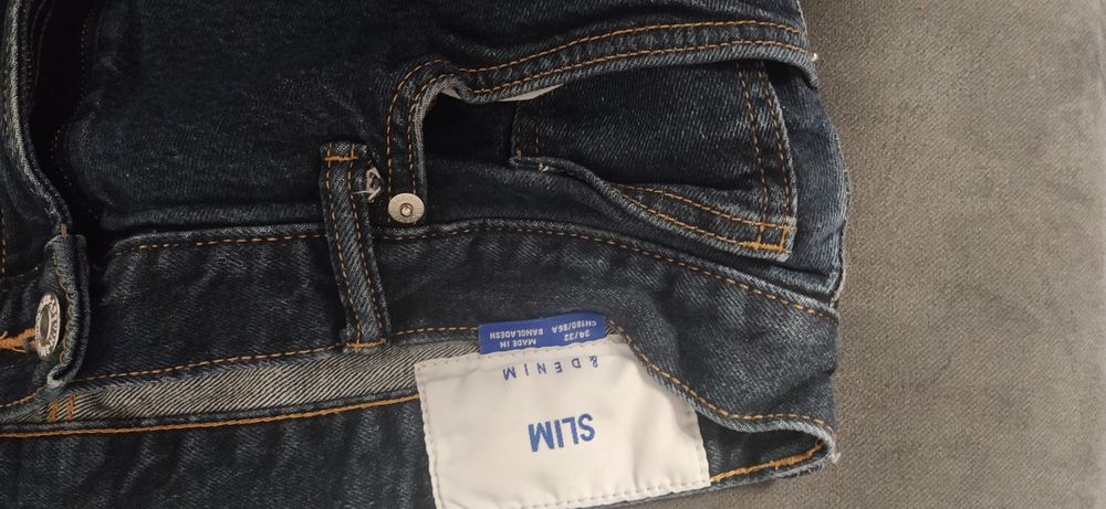 Granatowe jeansy H&M