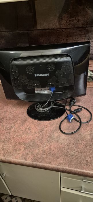 Monitor Samsung SyncMaster 933.  18.5cala
