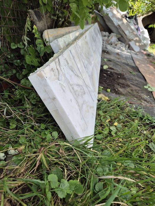 Parapety kamienne jasne białe