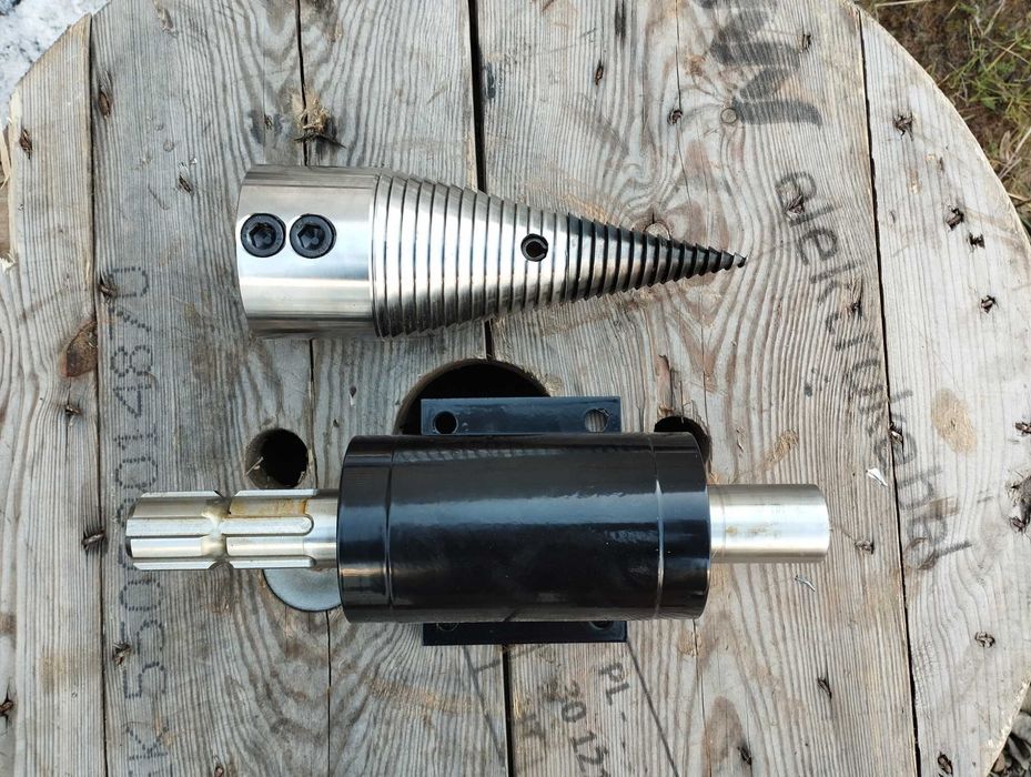 Łuparka świdrowa WOM do ciągnika / stożek do drewna 80mm