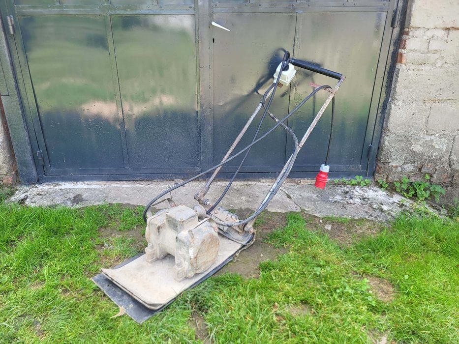 Zagęszczarka elektryczna, na elektrowibratorze  INDUKTA 0.85 KW 2900 obrotów 3 fazowy