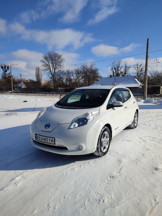 Nissan leaf электромобиль