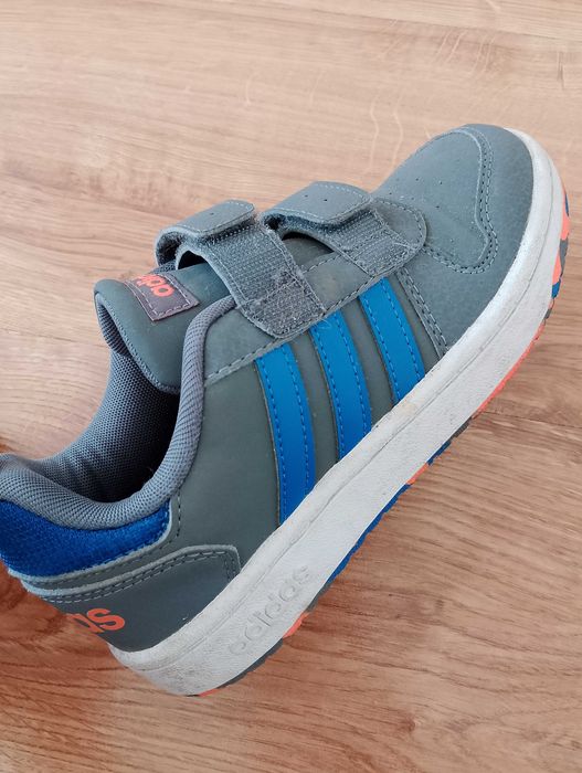 ADIDAS. Śliczne buty dziecięce.