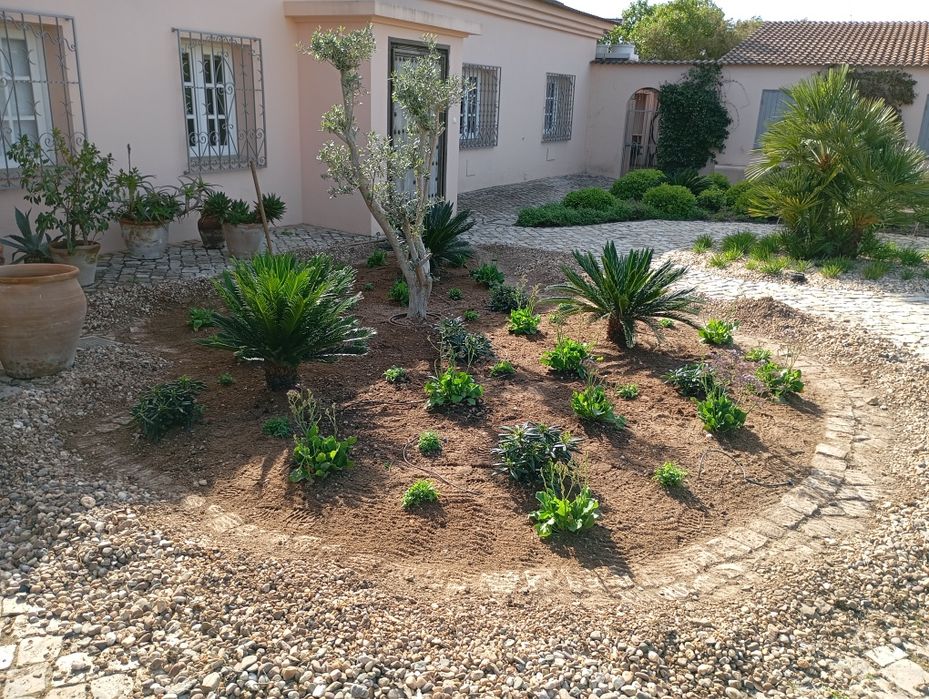 Piscinas, Jardins e Obras