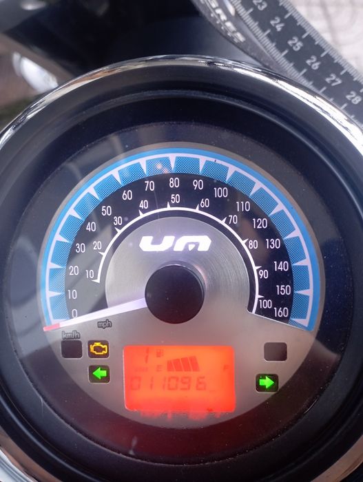 Mota claçicas comando 125 com todos os extras top case descanso centra