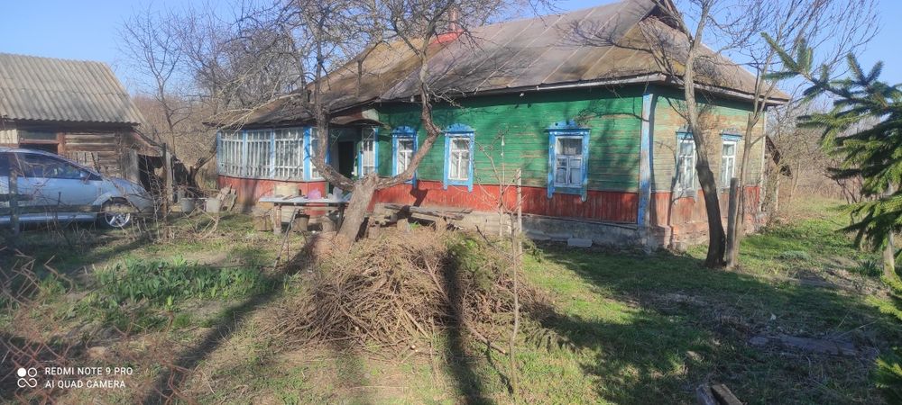 Продам будинок по близу Чернігова з доглянутим садом і городом.
