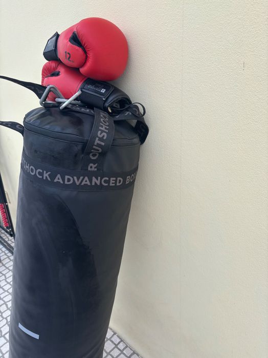 Saco de Boxe Pés/Punhos - 32Kg + Luvas 12”