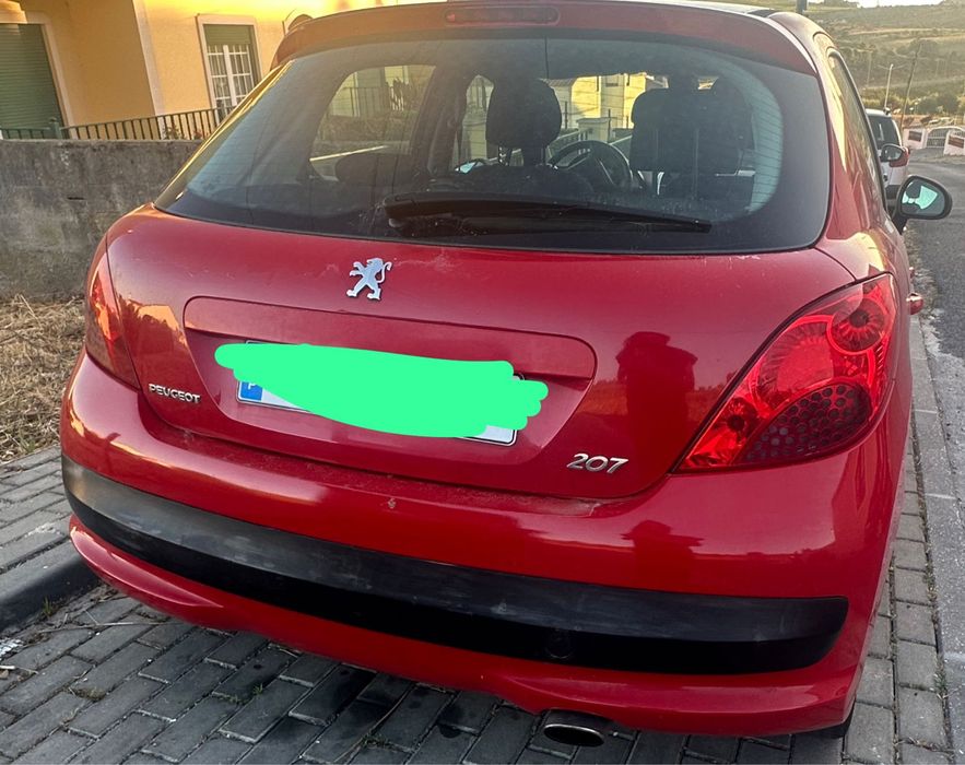 Peugeot 207 vermelho à venda
