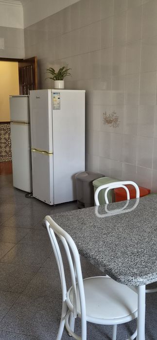 Aluga-se quarto para casal em Vale de Figueira