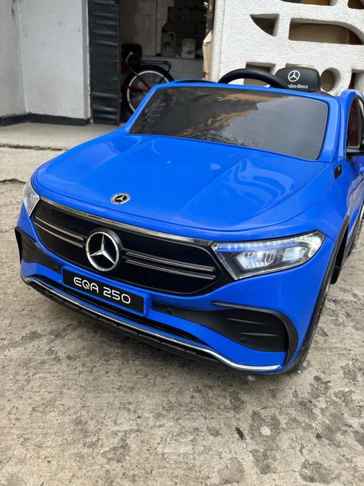 Дитячий електромобіль Mercedes EQA250