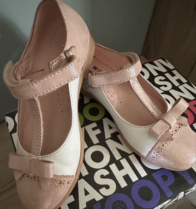 Ніжні туфельки для дівчинки