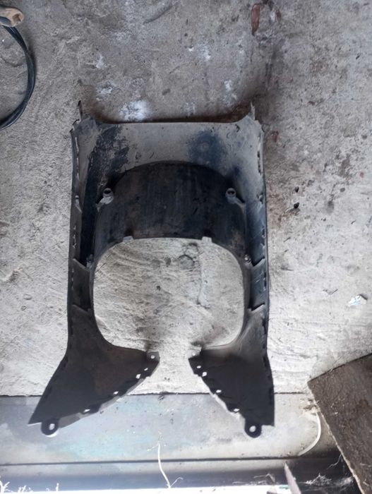 пластик подклювник Suzuki lets