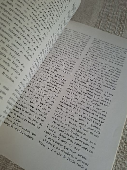 Exemplar da revista Tridente escola naval