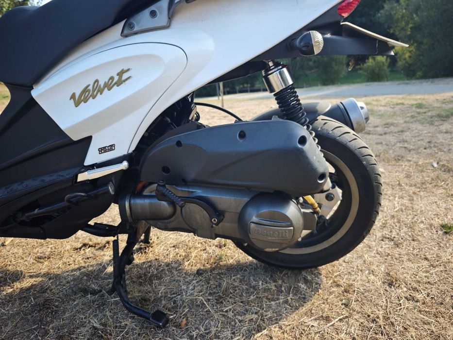 Moto scooter Benelli