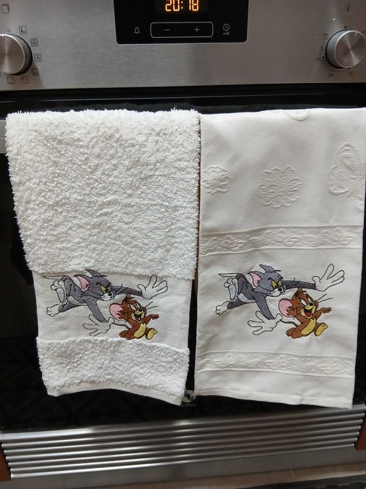 Conjunto de pano e toalha de cozinha, (novos) cada 5 €. Os 3 por 10€.