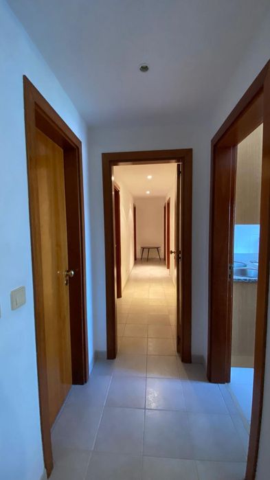 T3, 2 casas de banho garagem e arrecadação
