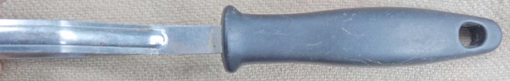 Толкучка почти новая с нержавейки диаметр 7,5 см длина ручки 28 см