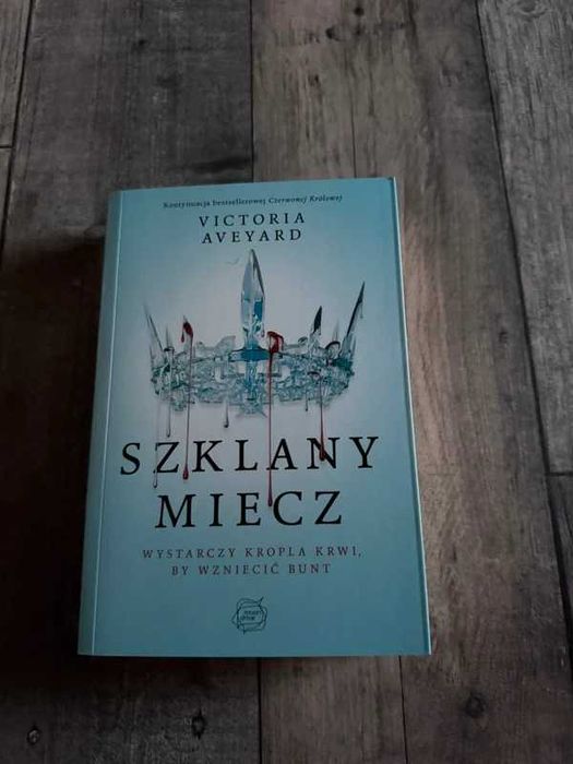 Szklany miecz - Victoria Aveyard